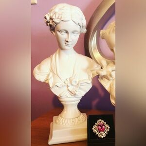 Resin Venus Bust Statue